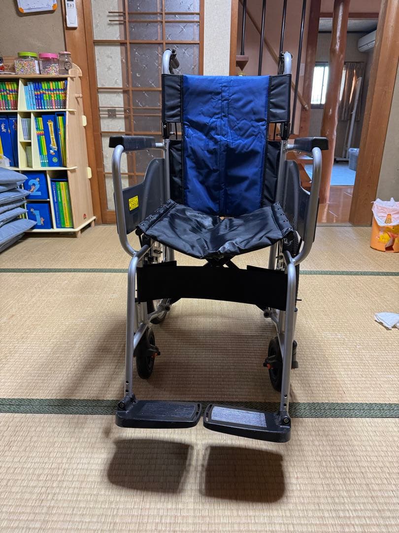 MIKI 車椅子 折りたたみ式 ネイビー 取扱説明書付き - メルカリ