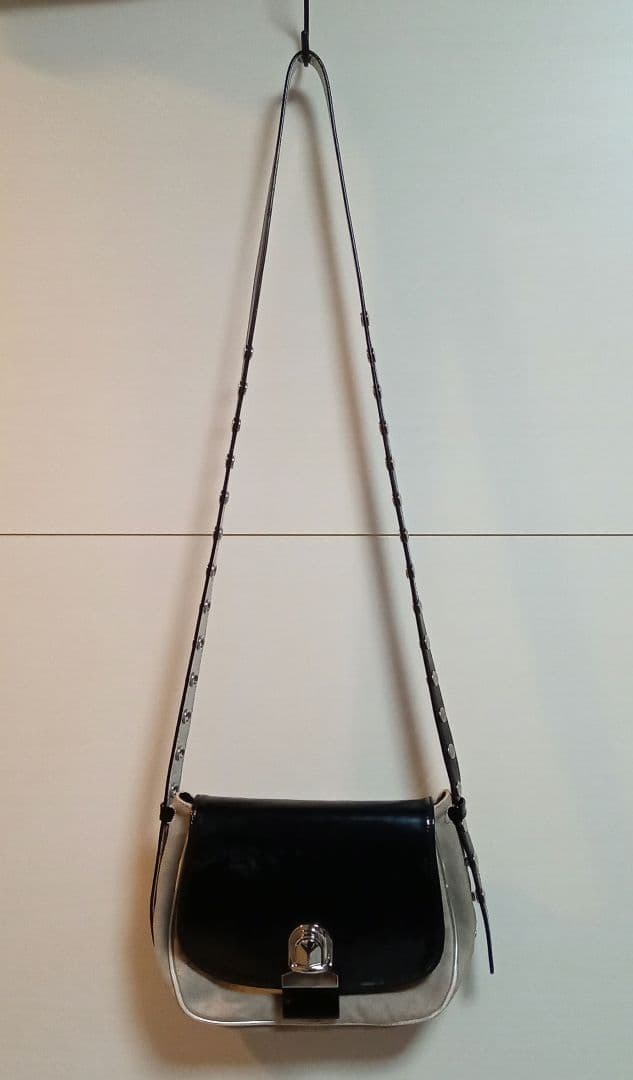 MM6 メゾンマルジェラ ショルダーバッグ エナメル キャンバス スタッズ