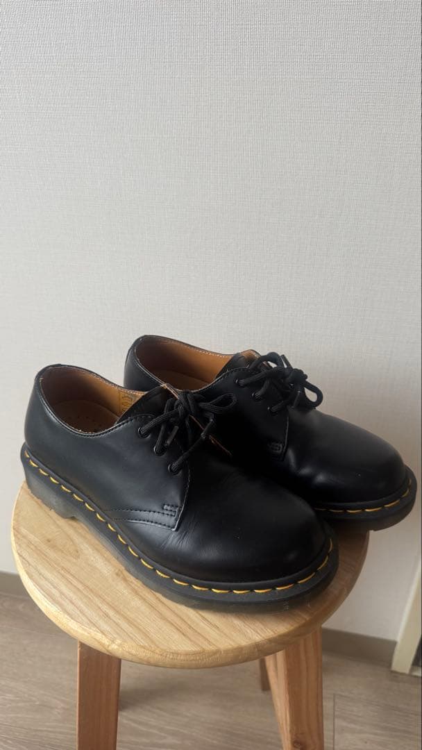Dr. Martens ブラック レースアップシューズ - メルカリ