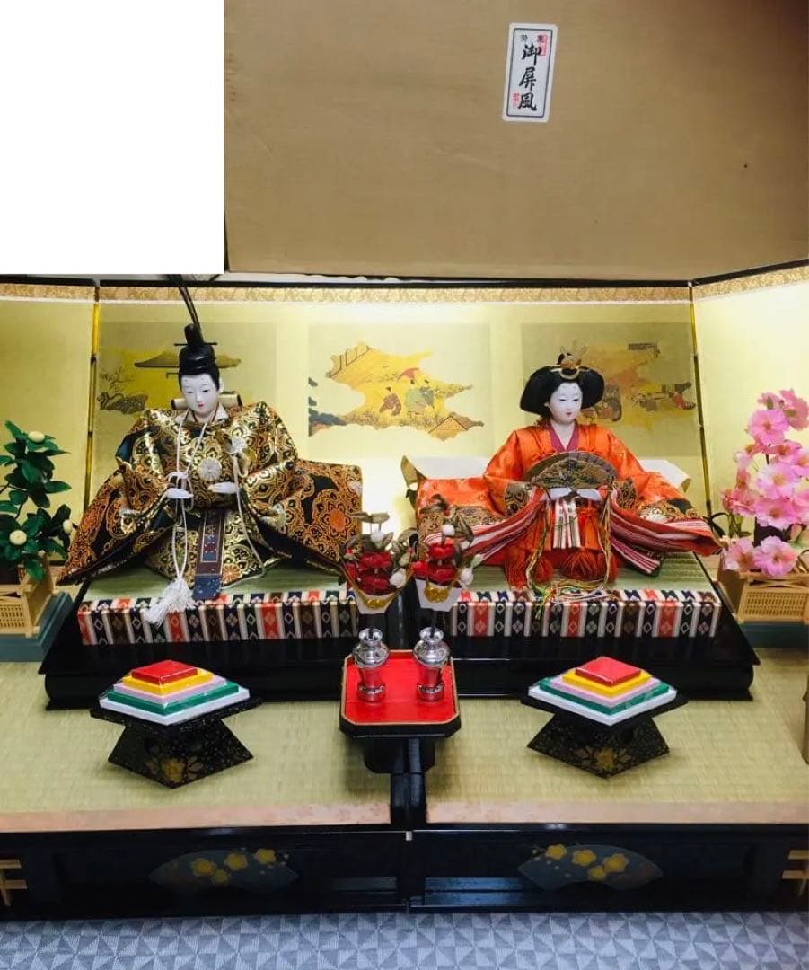 伝統的なひな人形セット