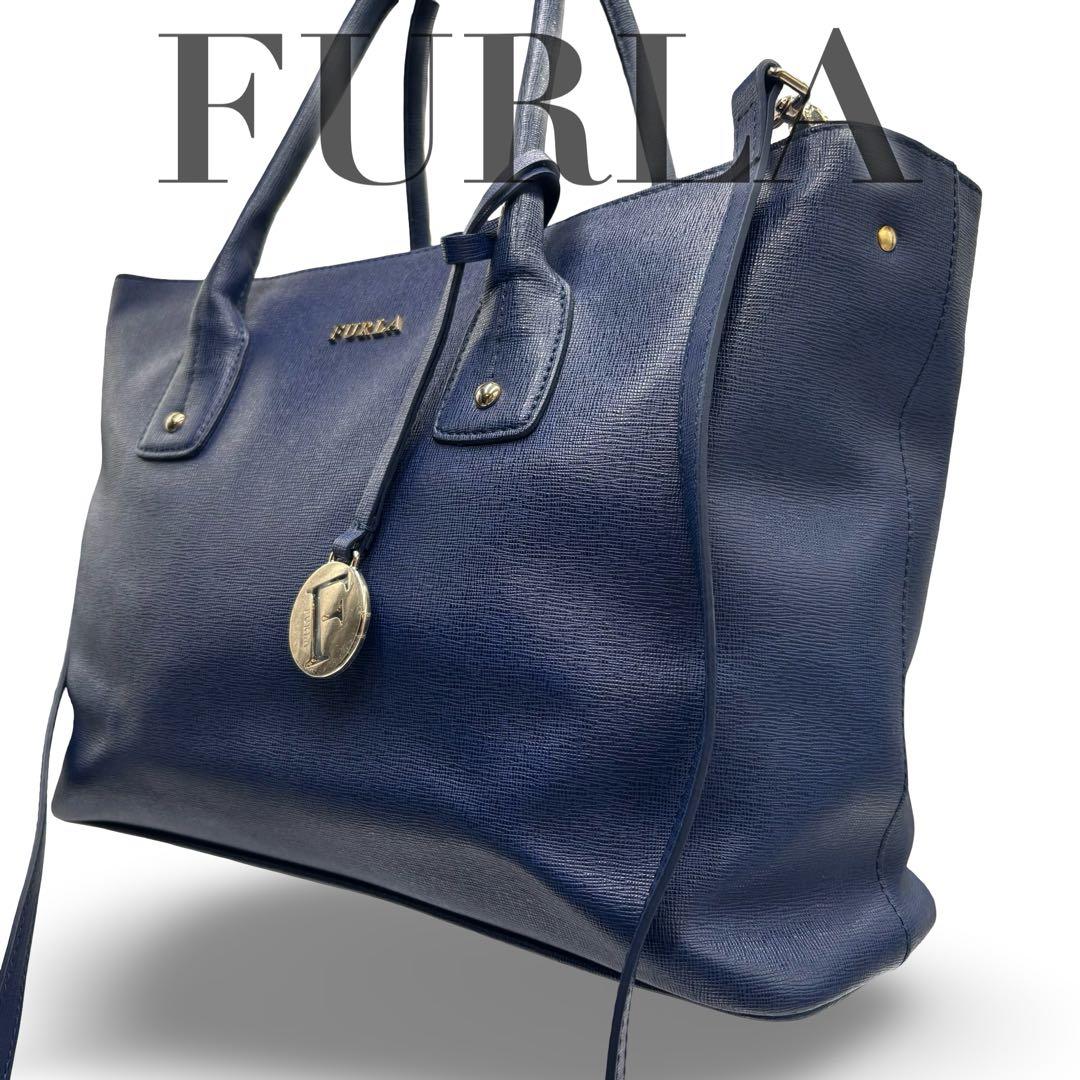 良品】フルラ リンダ 2way ショルダーバッグ トート ロゴチャーム 金具