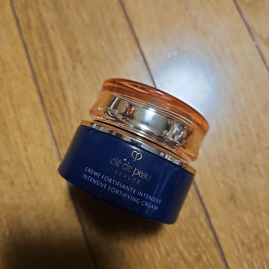 クレ・ド・ポー ボーテ 　クレームアンタンシヴn クレ・ド・ポー ボーテ / クレームアンタンシヴn 50gの公式商品情報