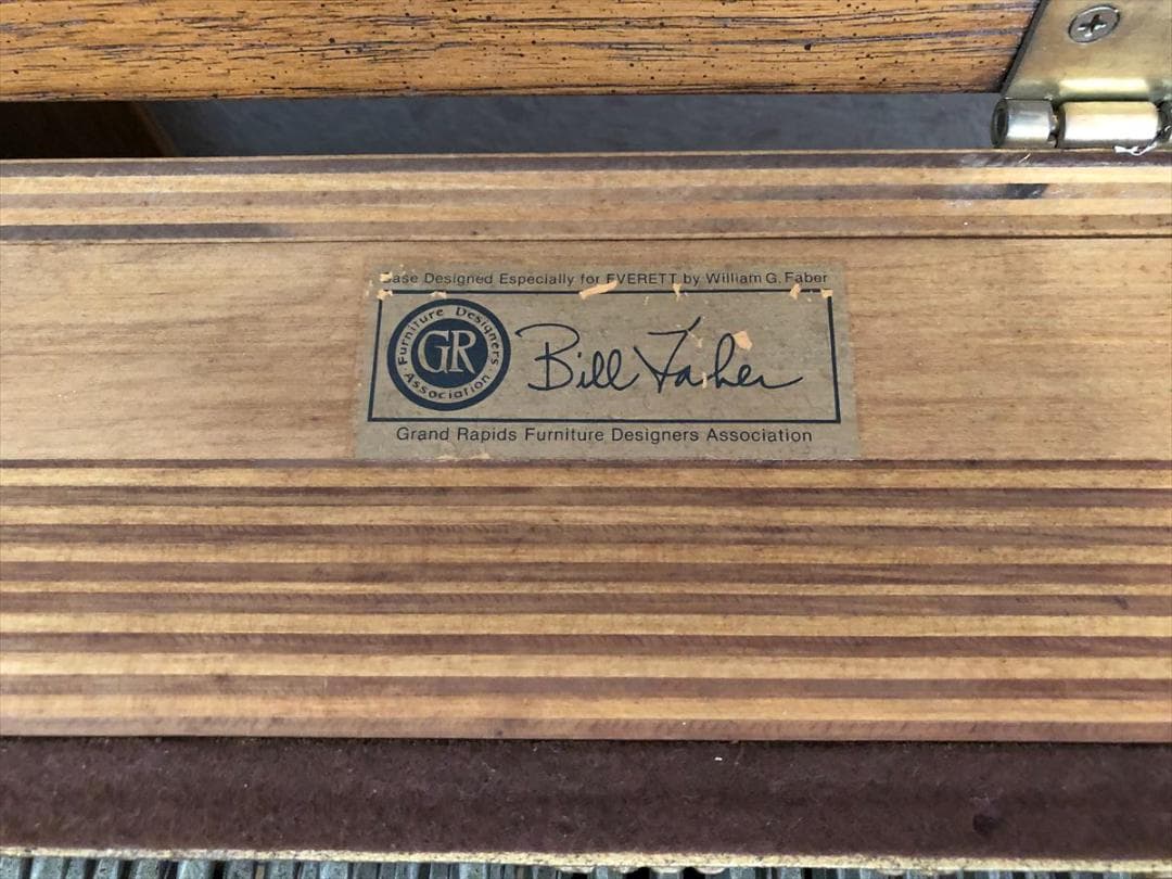 アメリカ製 アップライトピアノ EVERETT エヴェレット 現状渡し 椅子付き