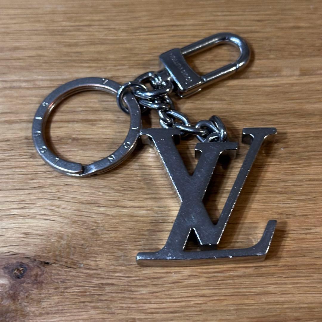 Louis Vuitton イニシャル キーホルダー 中古・古着通販】LOUIS VUITTON (ルイ ヴィトン) LV イニシャル