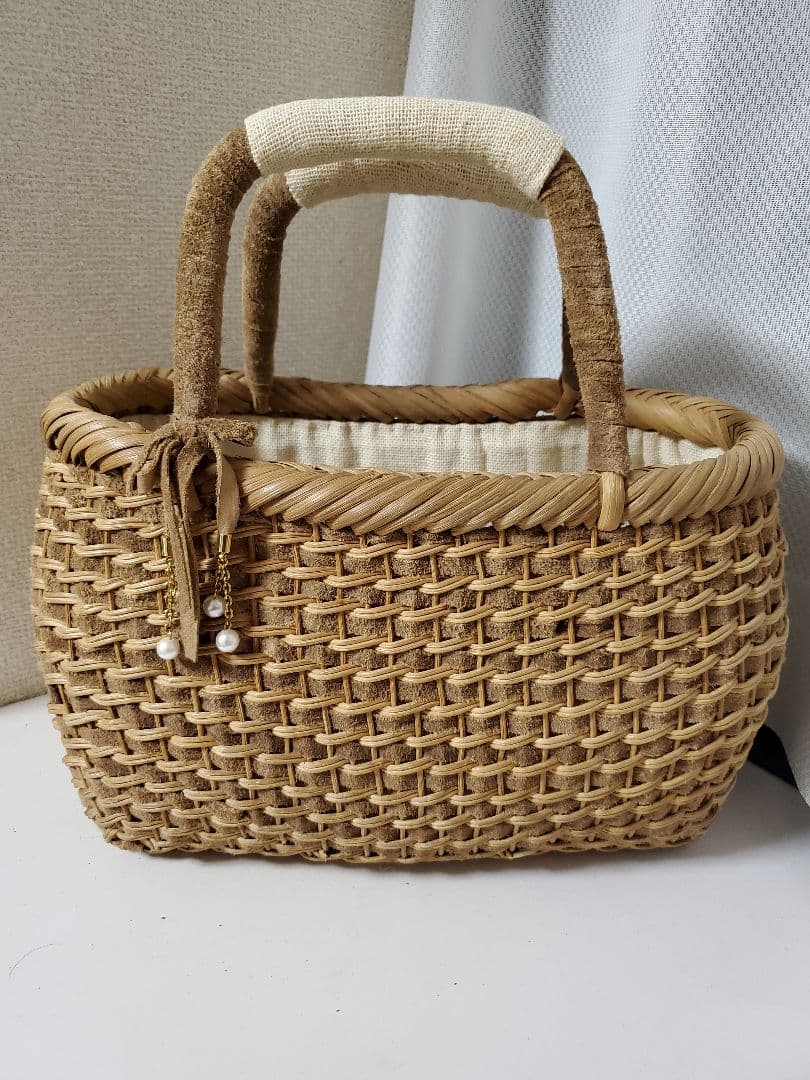 【藤籠バッグ】ハンドメイド バックスキン 革 麻生地 チャーム 藤籠バッグ】ハンドメイド バックスキン 革 麻生地 チャーム籐かご