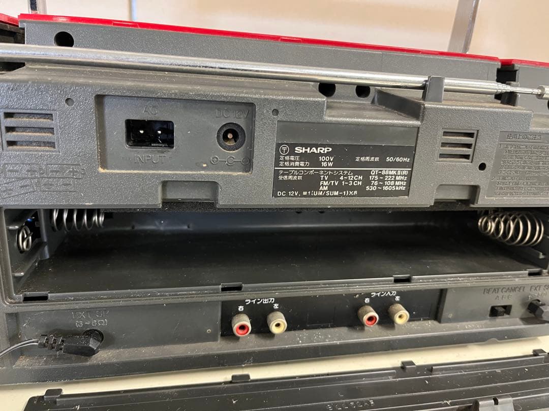 S*5様 レトロで希少な赤いダブルラジカセ SHARP QT-88R