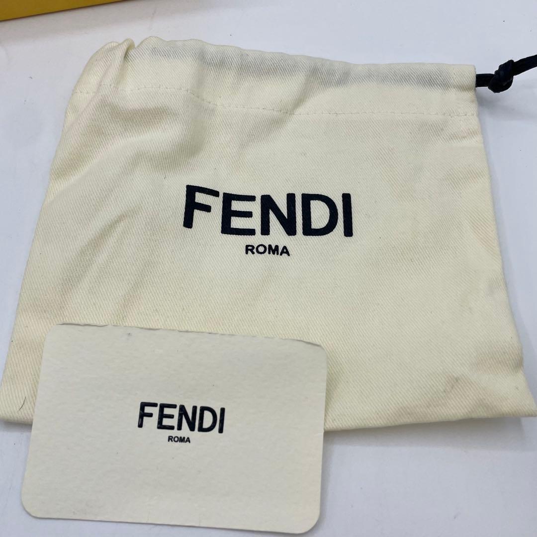 フェンディ マンマバケット チェーンショルダー マイクロ ミニ