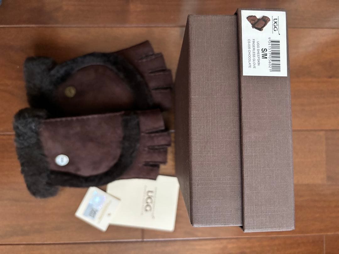 juju様専用 UGG SHEEPSKIN FINGERLESS GROUVE - メルカリ