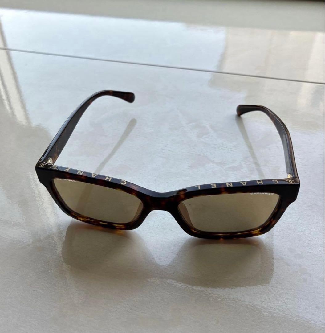 CHANEL ブラウン サングラス 四角形フレーム CHANEL サングラス: スクエア シェイプ サングラス, アセテート 5555