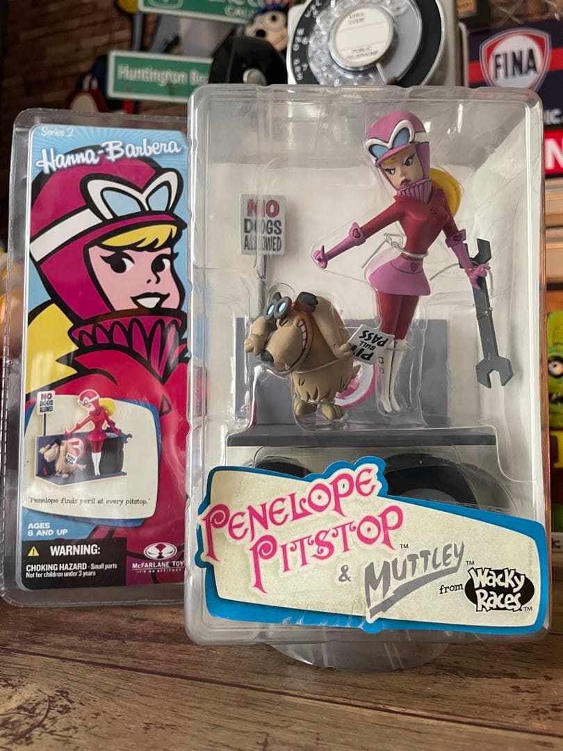 【希少】ペネロペ・ピットストップ & マットリー ミルクちゃん&ケンケン 輝きを纏う足元へ「Birkenstock」リベットが彩る新作シューズ | Numero