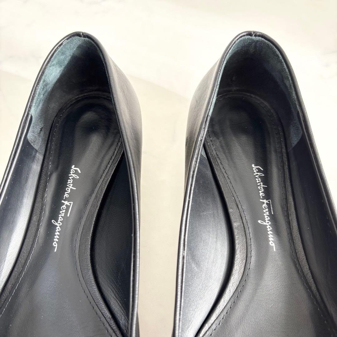 美品 フェラガモ 7.5D VIVA フラットパンプス ヴァラ レザー ブラック