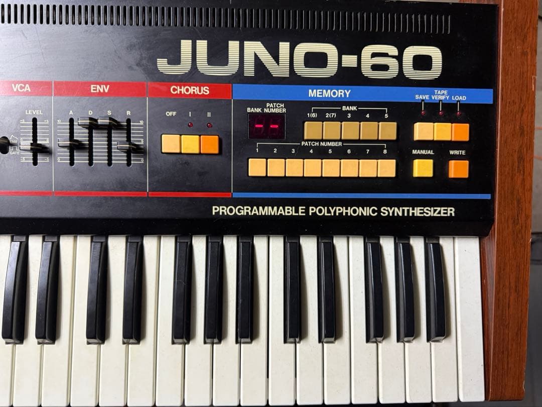 お買い得！整備済みRoland JUNO-60 アナログシンセサイザー