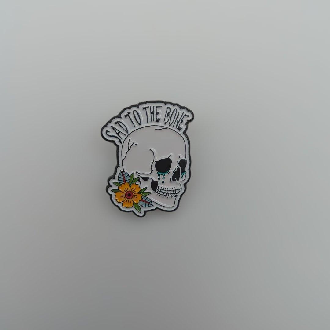 ピンバッジ】2346 スカル ガイコツ 泣き顔 地雷系 パンク - メルカリ