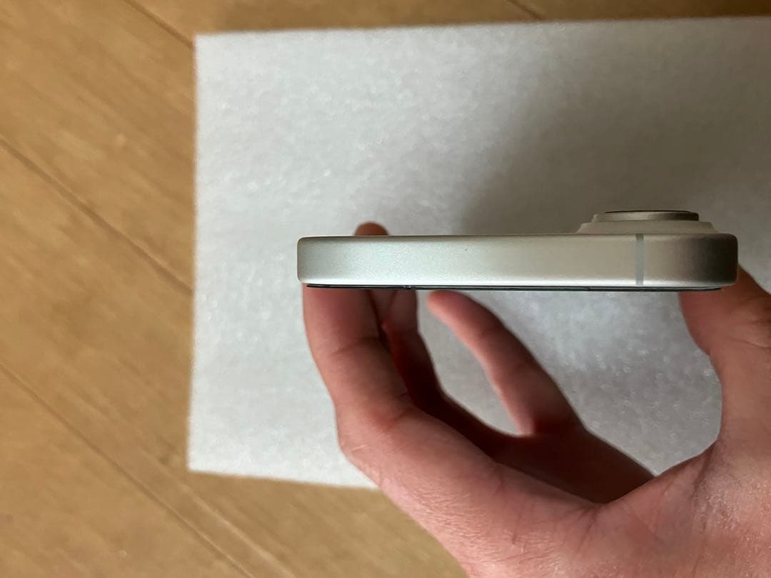 iPhone17 256GB ホワイト 充放電回数2回 Appleケア27年9月 - メルカリ