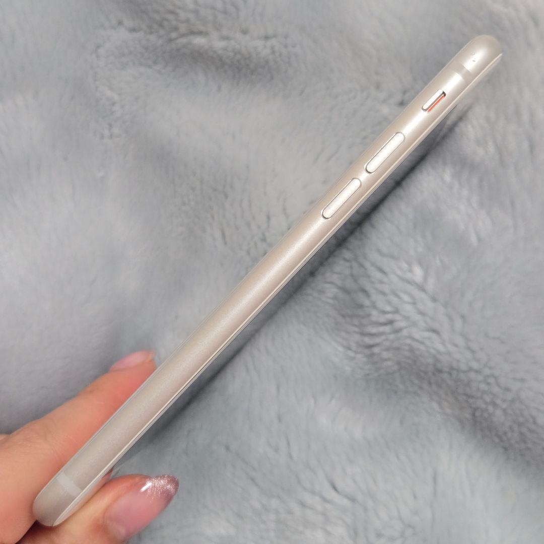 Apple iPhone 8 シルバー SIMロック解除済み 64GB 傷ありの通販はau