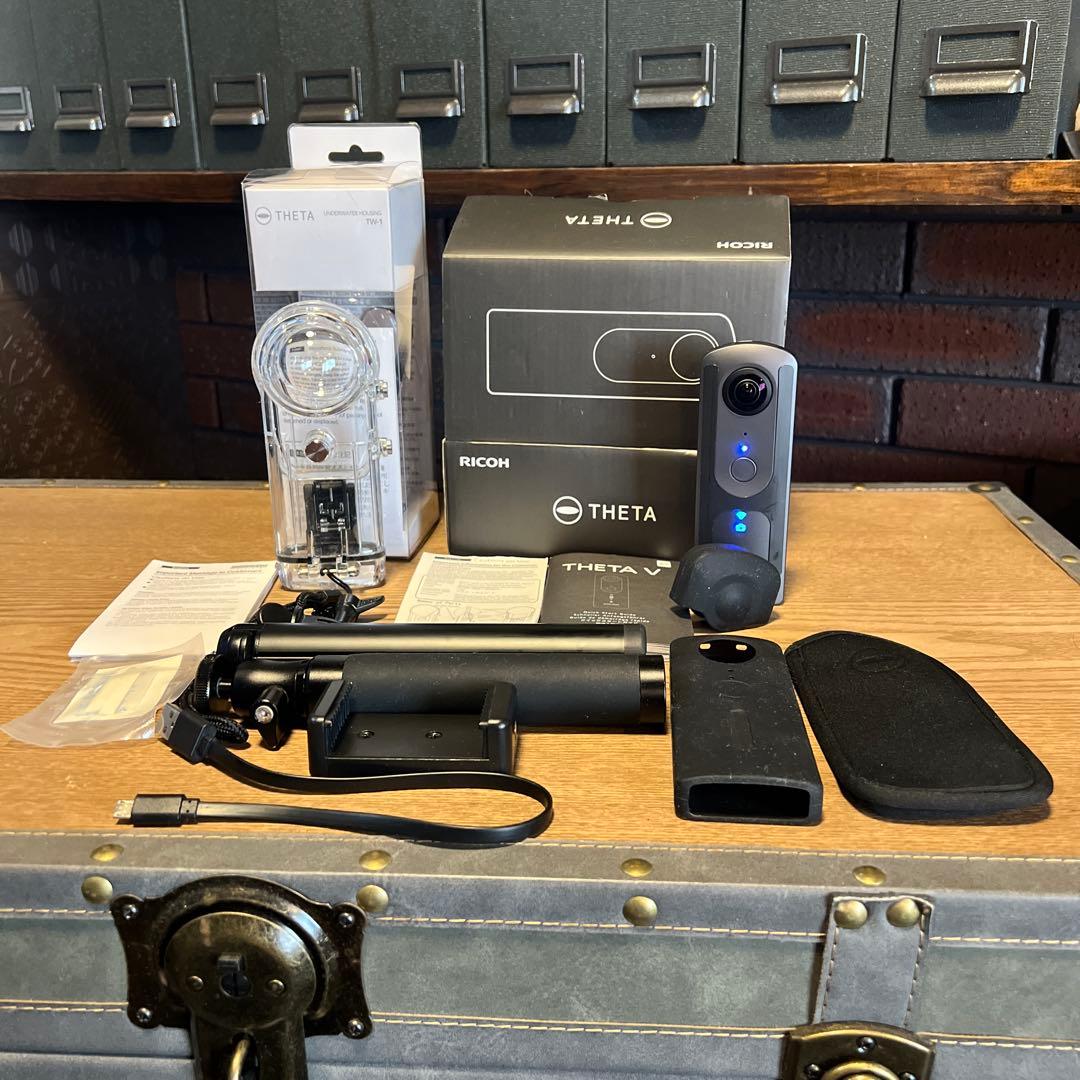 【バッテリー交換済】RICOH THETA V ＋水中ハウジングTW-1＋三脚等 RICOH THETA 水中ハウジングケース TW-1のご紹介。 水中で360度撮影を
