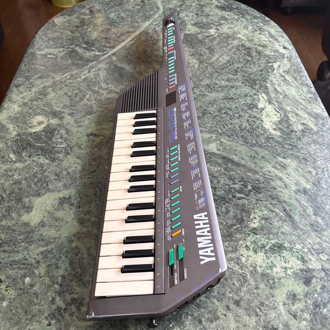 キーボードギター　ヤマハ　SHS-10S Amazon | YAMAHA SHS 10 Black Music Keyboard ショルダー キーボード