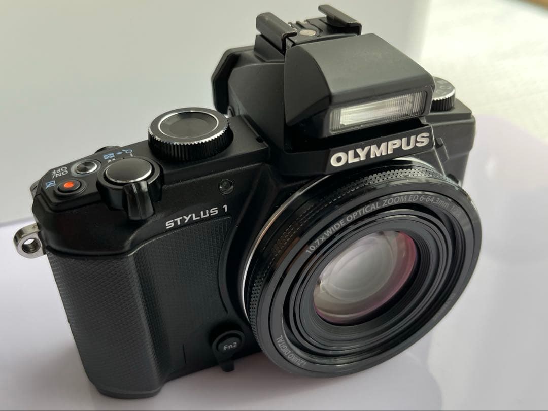 オリンパスstylus1 TCON-17X、CLA-13付き What happens when the Olympus Stylus 1 meets the TCON-17X? We