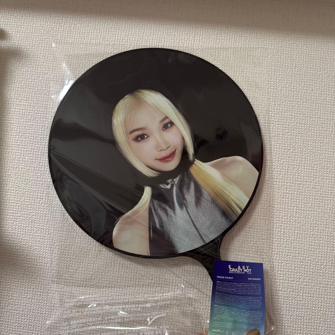 LE SSERAFIM キム・チェウォン うちわ 2025 - メルカリ
