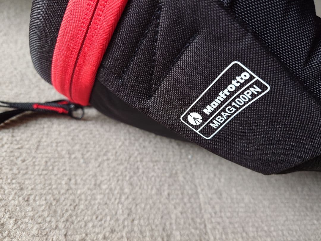 フ*オ様 最終値下げ Manfrotto MBAG100PNカメラバッグ 黒/赤 Amazon | Manfrotto 三脚バッグ パッド付き 100cm MB MBAG100PN | 三脚