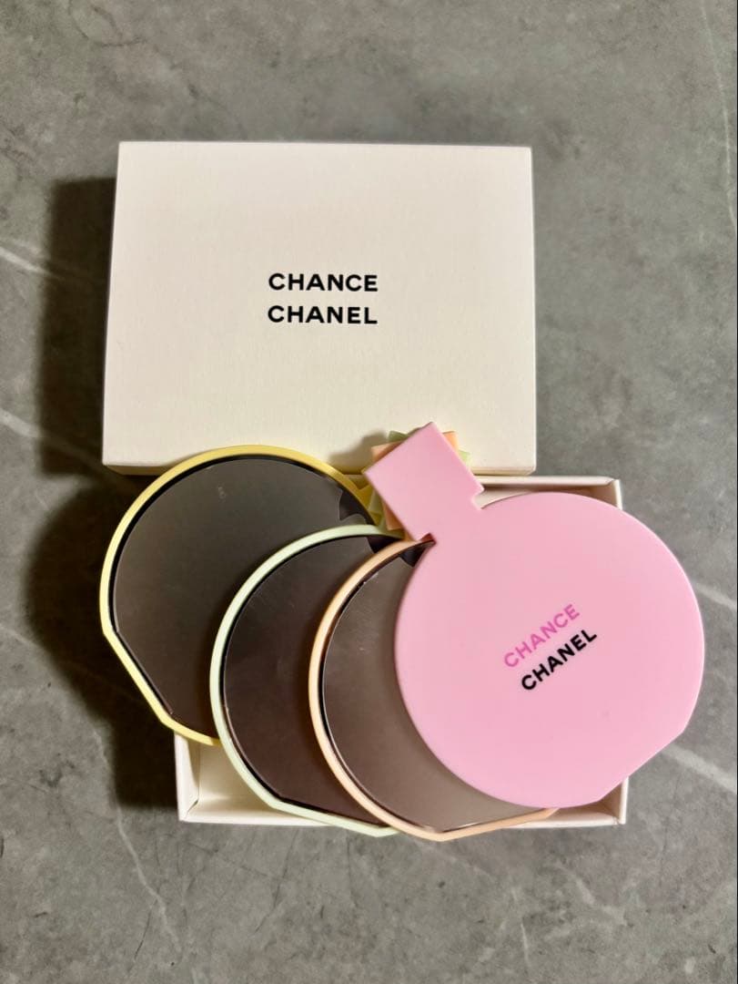 新品 未使用 CHANEL シャネルノベルティ香水型ミラー - メルカリ