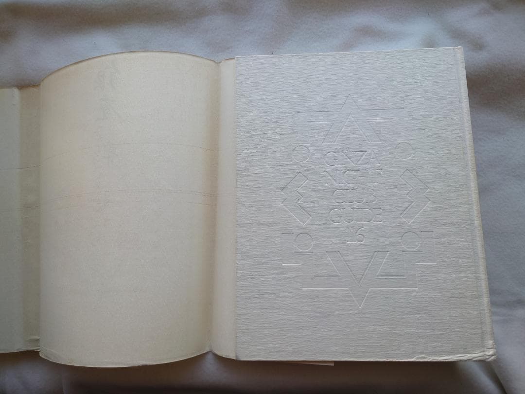 銀座を彩る女たち 銀座高級倶楽部案内　著者 横須賀功光・沢渡朔（撮影）