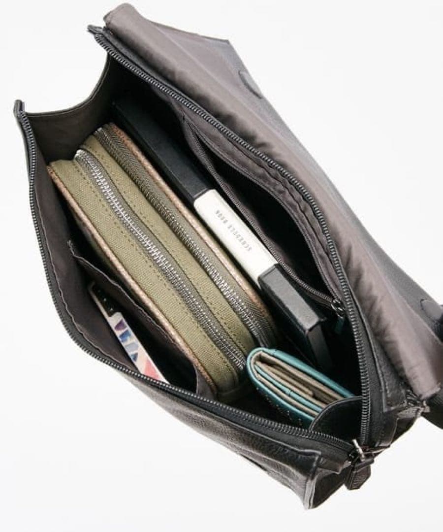 イアパピヨネ 《本革》ベージュ ワイドテープショルダーバッグ ボディバッグ