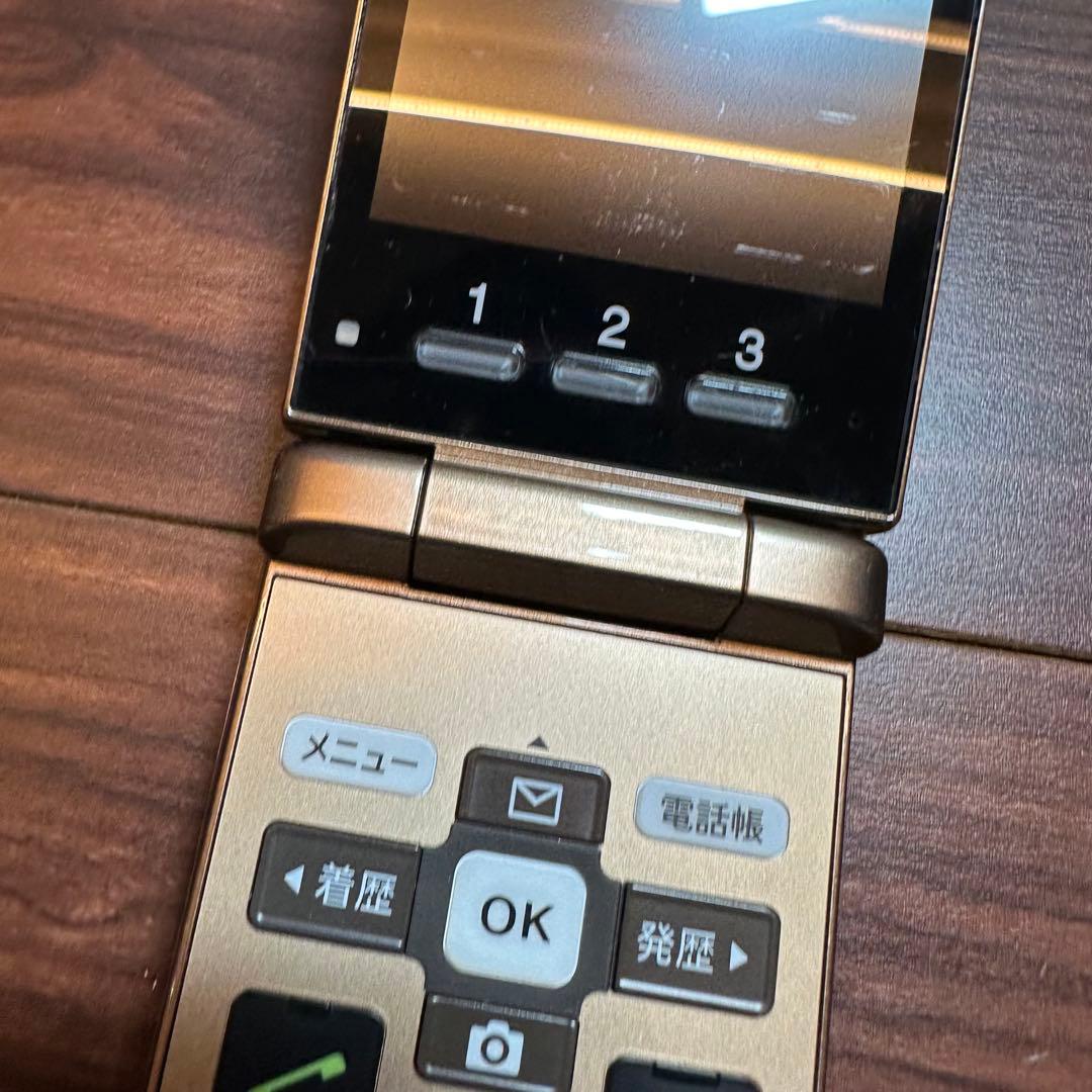 au KYF38 グラティナ ガラケー 5550 - メルカリ