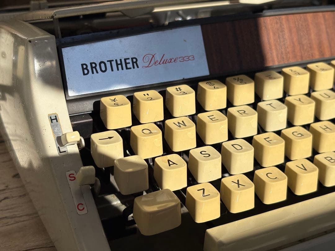 タイプライター（ブラザー製）Deluxe333 黒赤2色インクリボン付