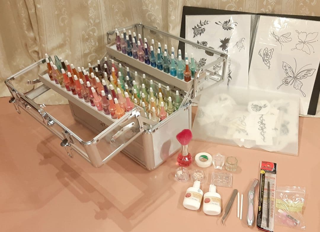 グリッター ラメ 100色 専用ケース付 ボディジュエリー用具付 ボディジュエリー【KIME BRAND】5色グリッタースターターセット｜推し