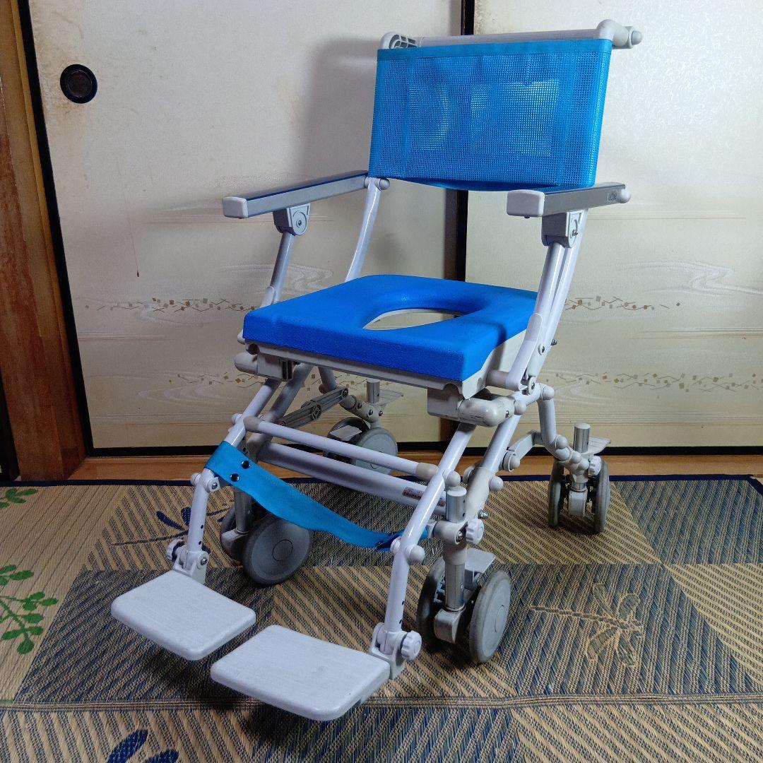 入浴用車椅子 座椅子回転機能・アームレスト付き
