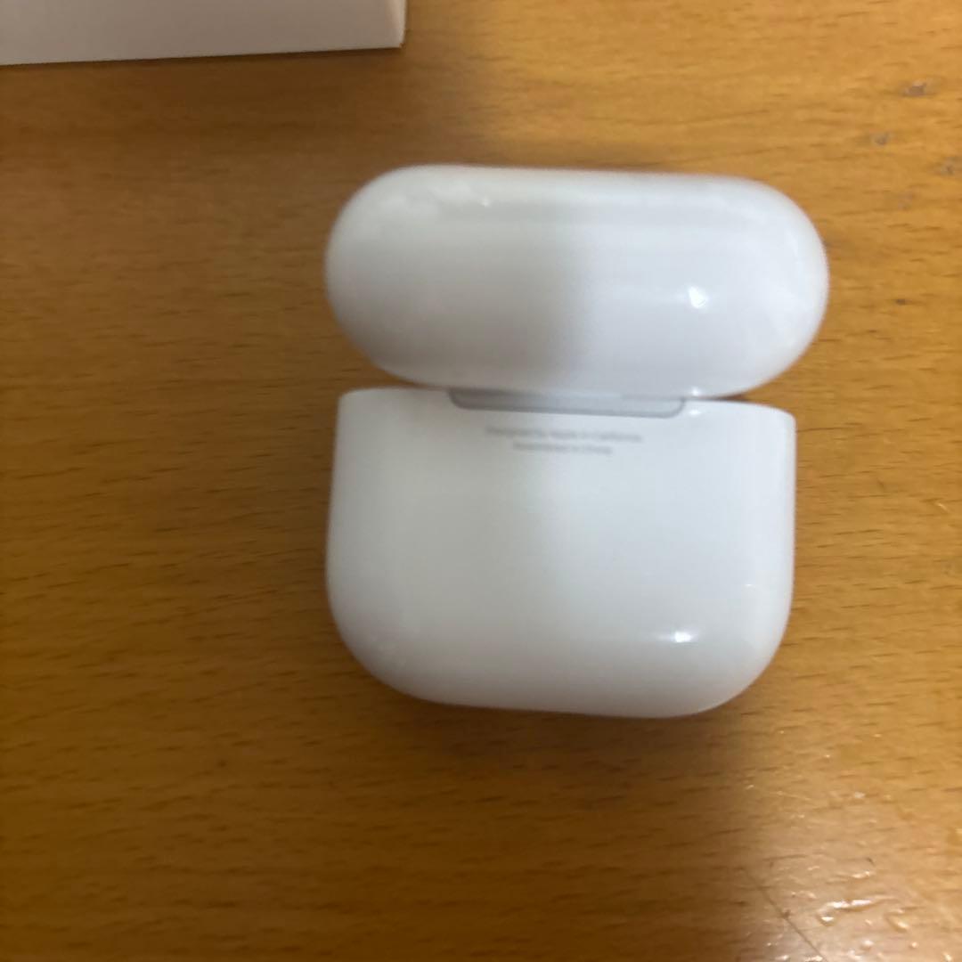 AirPods4 ノイキャンなし本体 ホワイト 充電ケース、箱あり - メルカリ