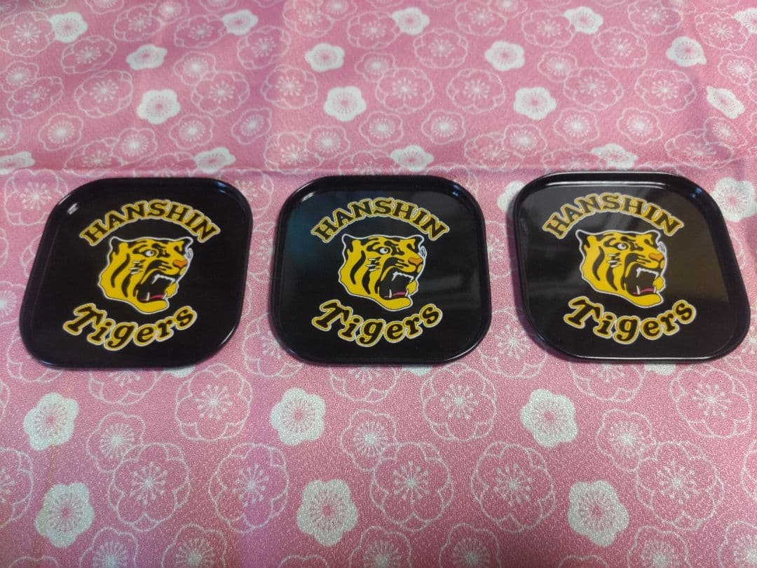 阪神タイガースミニ四駆、灰皿、アルミコースター、オマケで2003優勝