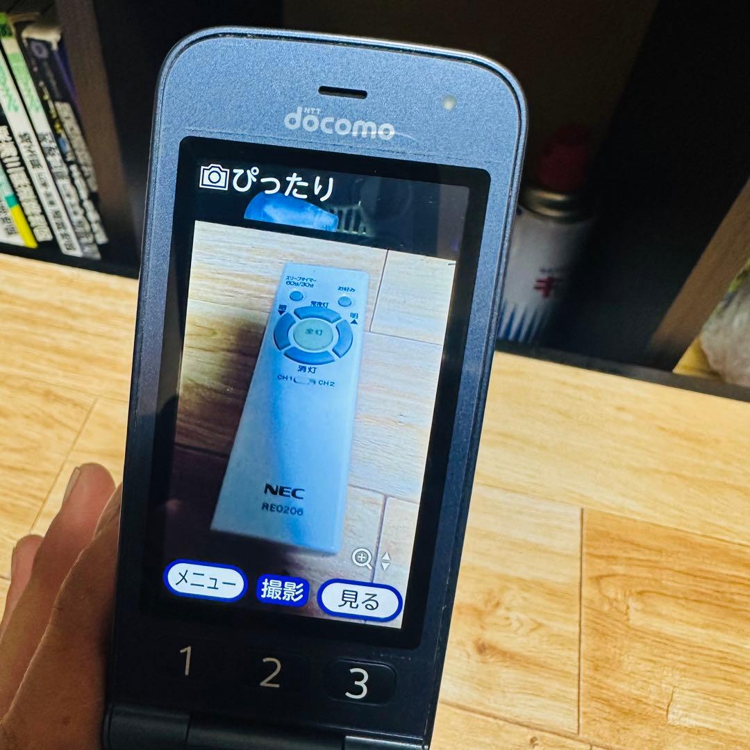 ドコモ らくらくホン F-01M ネイビー nanoSIM対応 通電動作OK - メルカリ