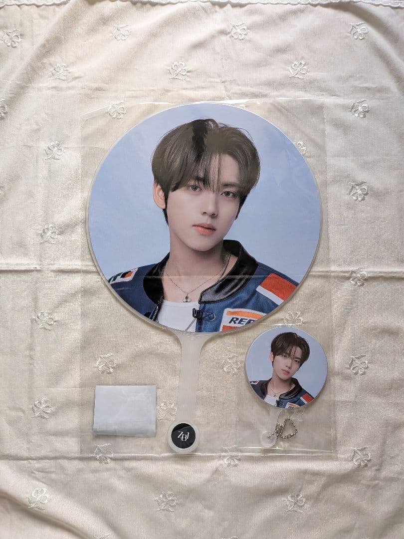 ZEROBASEONE ハンユジン うちわ ワルツ HERE&NOW - メルカリ