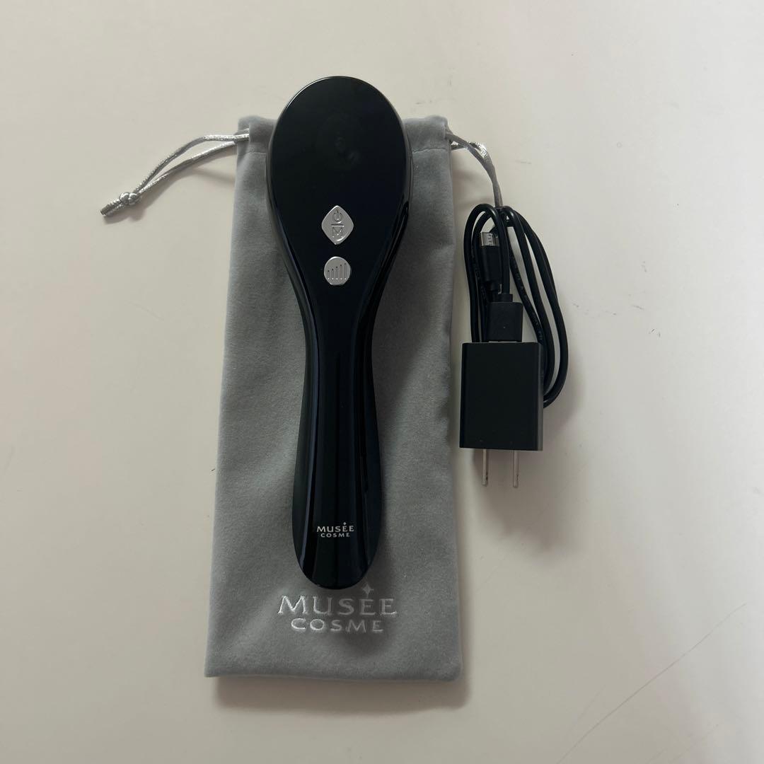 MUSÉE COSMÉ 美顔器 ブラック 充電器・収納袋付き MUSÉE COSMÉ 美顔器 ブラック 充電器・収納袋付き