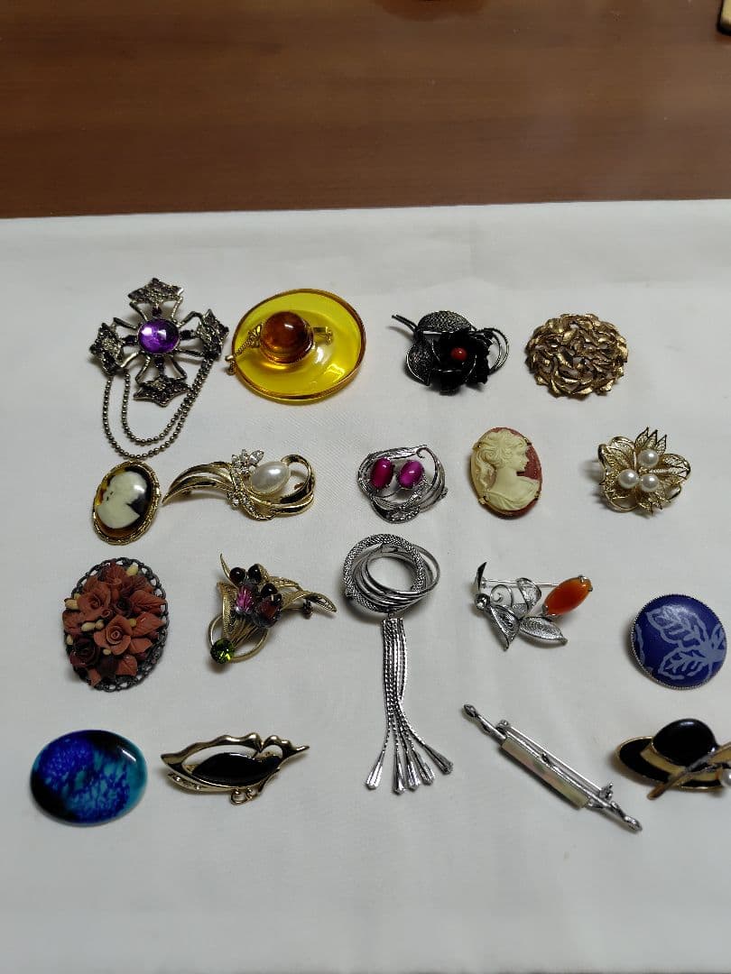 まとめ売り レトロブローチセット 18点 - メルカリ