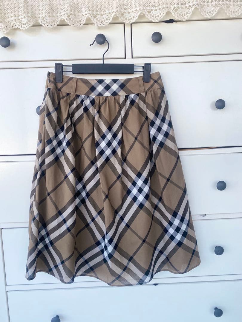 極美品】バーバリー38 ノバチェックフレアスカート - メルカリ
