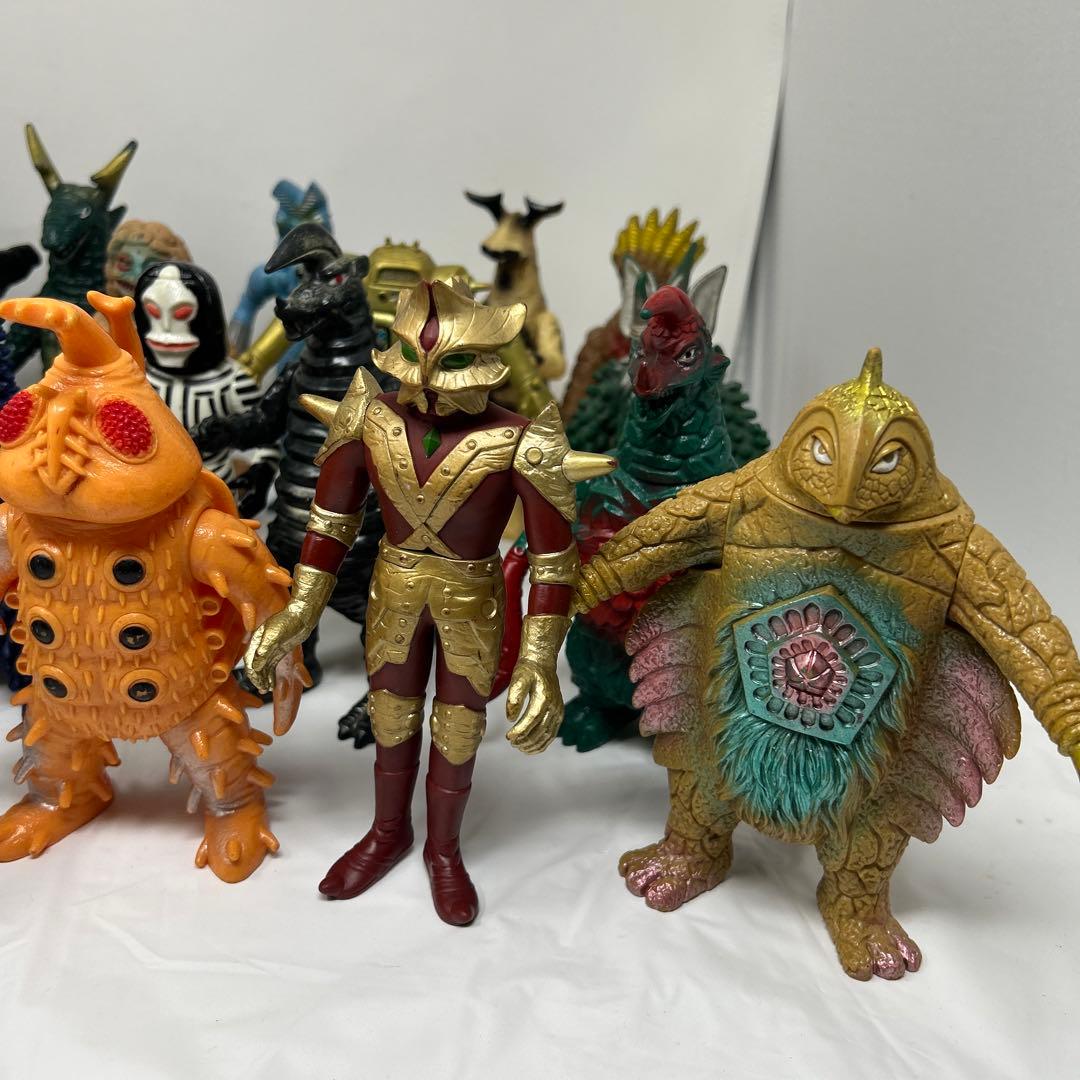 ウルトラマン ウルトラ怪獣ソフビ 23体まとめ売り - メルカリ