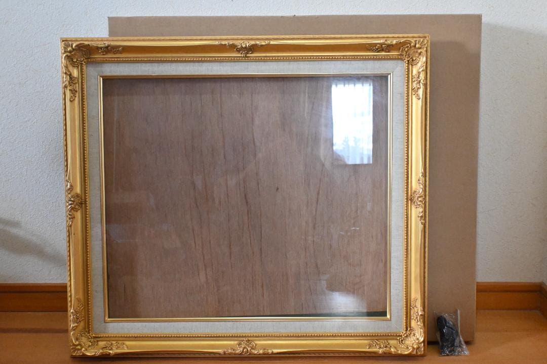【額縁】新品F10高級☆木製油彩額・前面ガラス・ゴールド・白布・箱付アンティーク 000000018852_oQ8oTHR.jpg
