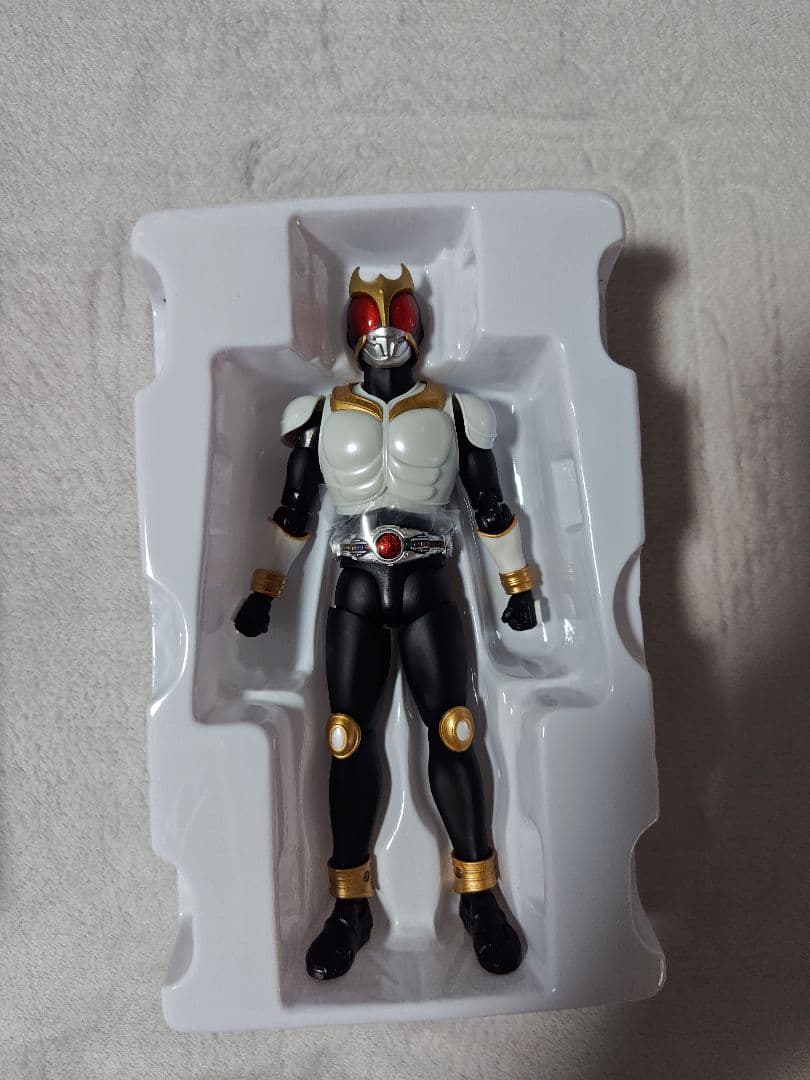 S.H.Figuarts　真骨彫製法　仮面ライダークウガ　グローイングフォーム
