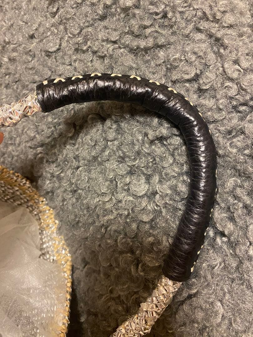 お値引き meongblue シルバー バッグ タッセル付き