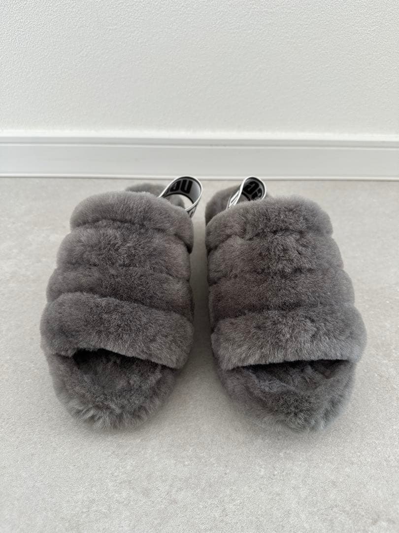 UGG グレー ファーサンダル 美品 ファーサンダル 美品 UGG グレー