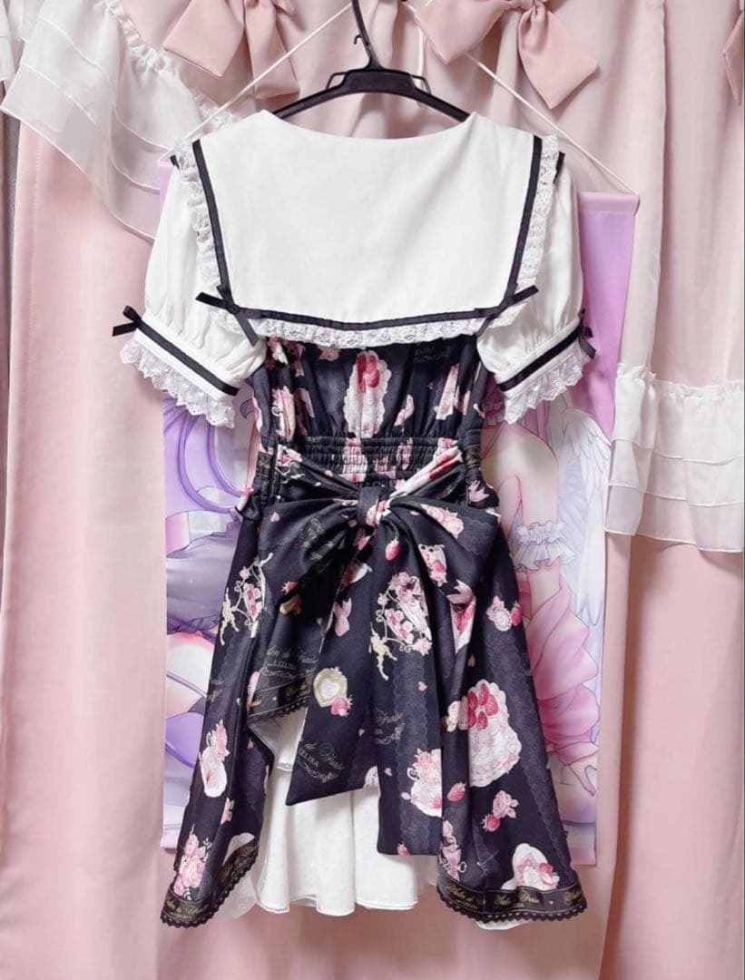 LIZLISA Salon de Fraise柄ワンピース - メルカリ