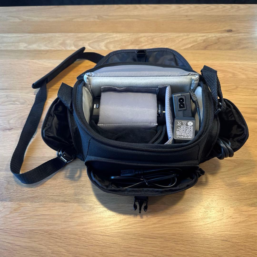 SONY 4K Handycam FDR-AX45 ケース／小型グリップ三脚付きの通販はau