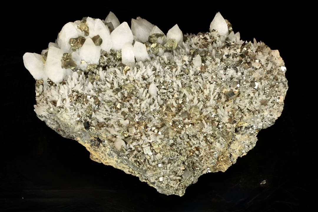 青森県尾太鉱山産 水晶 黄鉄鉱 7.9kg 天然石 原石 国産鉱物標本 鑑賞石