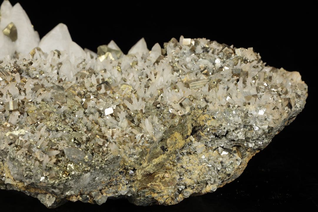 青森県尾太鉱山産 水晶 黄鉄鉱 7.9kg 天然石 原石 国産鉱物標本 鑑賞石