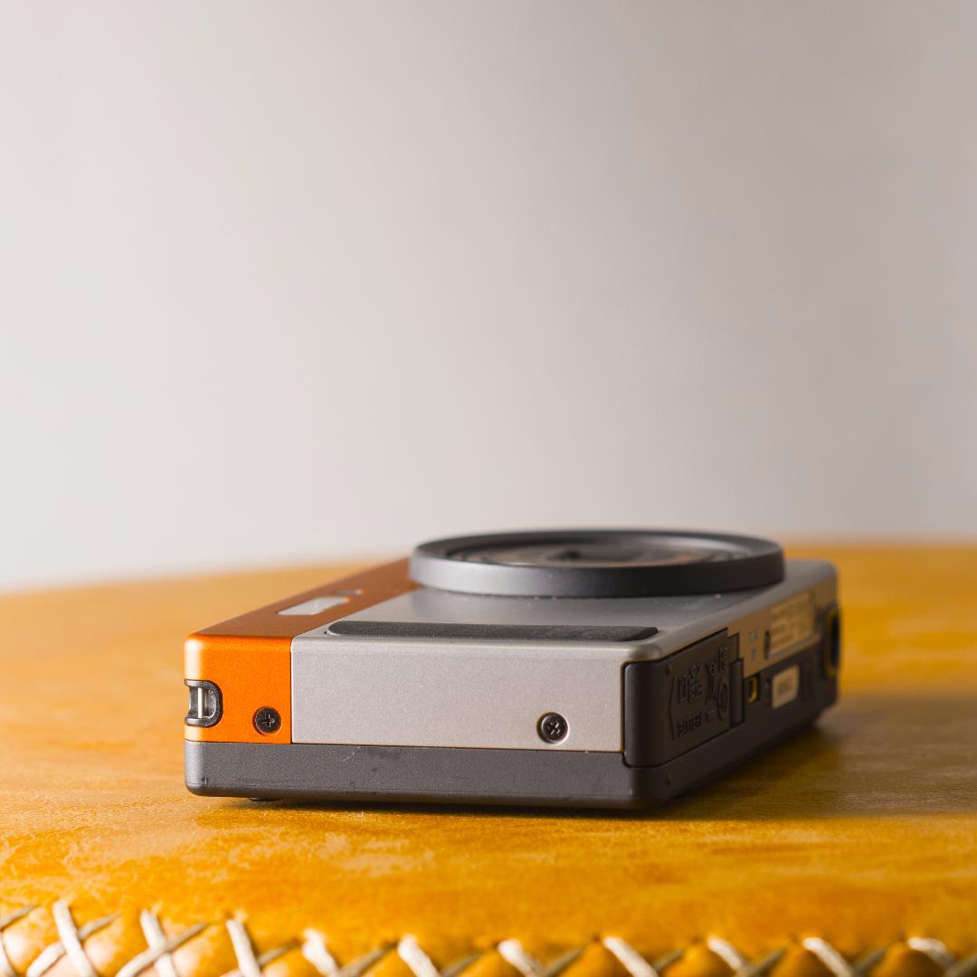 可愛いすぎるコンデジ】PENTAX optio H90 オレンジ×シルバー - メルカリ