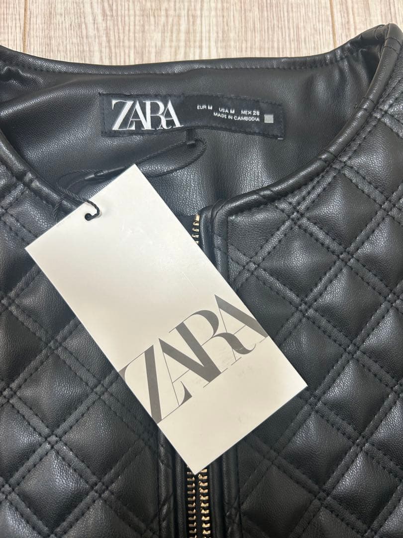 新品タグ付き未使用】ZARA ショートキルティングフェイクレザー