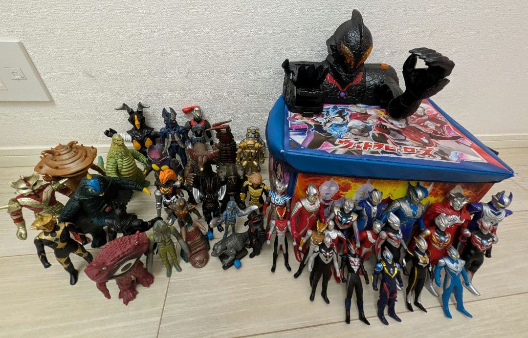 ウルトラマン怪獣ソフビまとめ売り40体＋おまけ付き ベリアルキャッスル